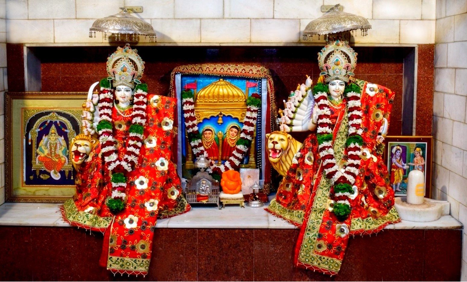 Darshan of both murtis of Maa in festive shringar